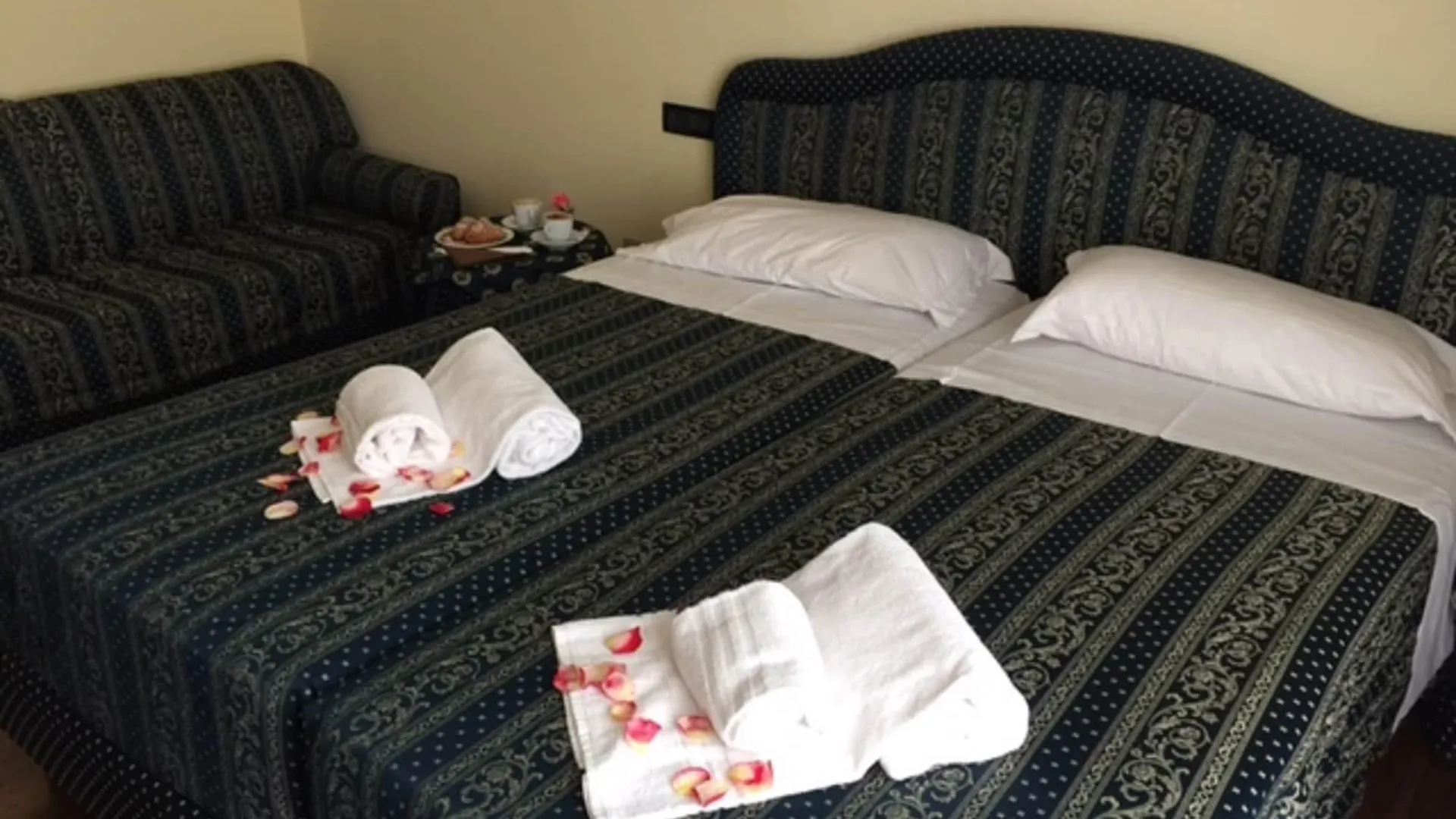 Yachting Hotel Mistral 시르미오네