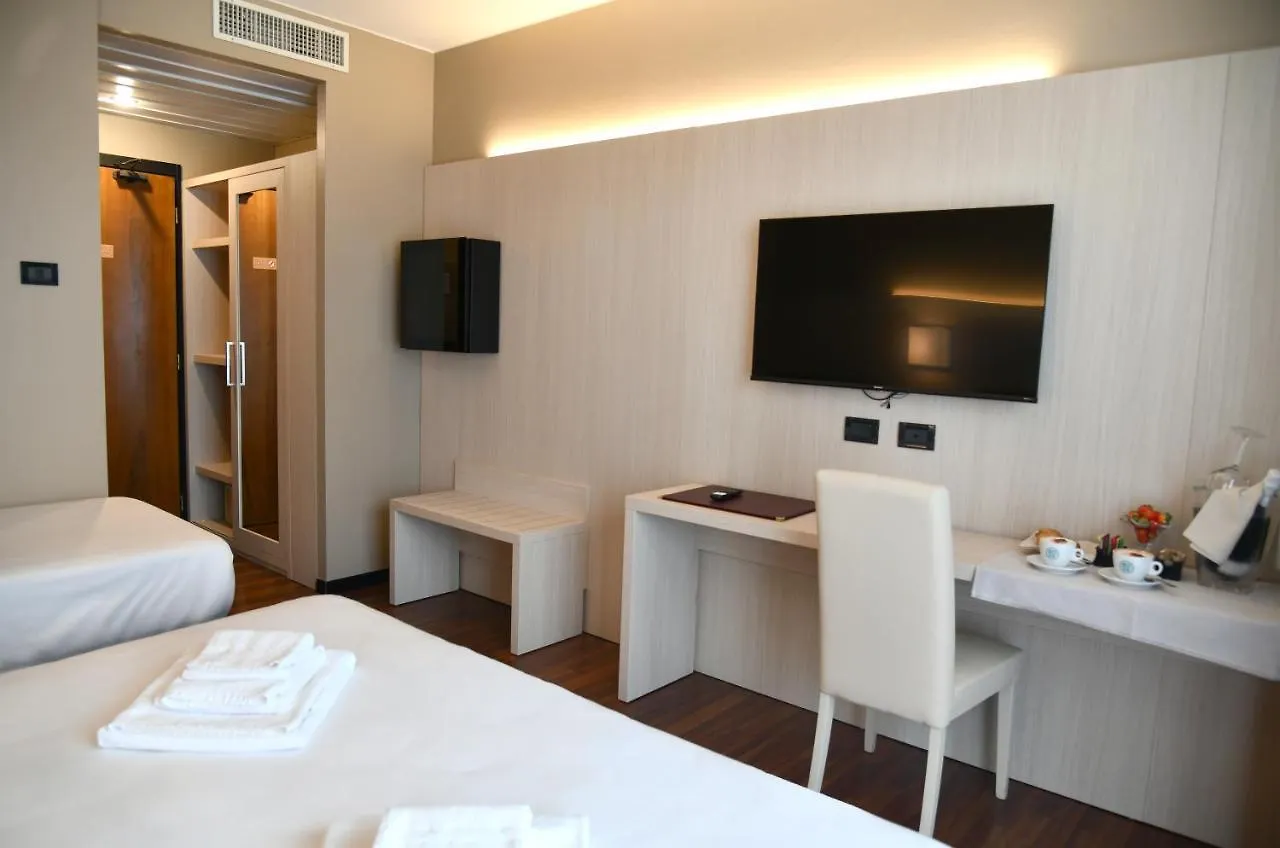 Yachting Hotel Mistral Sirmione