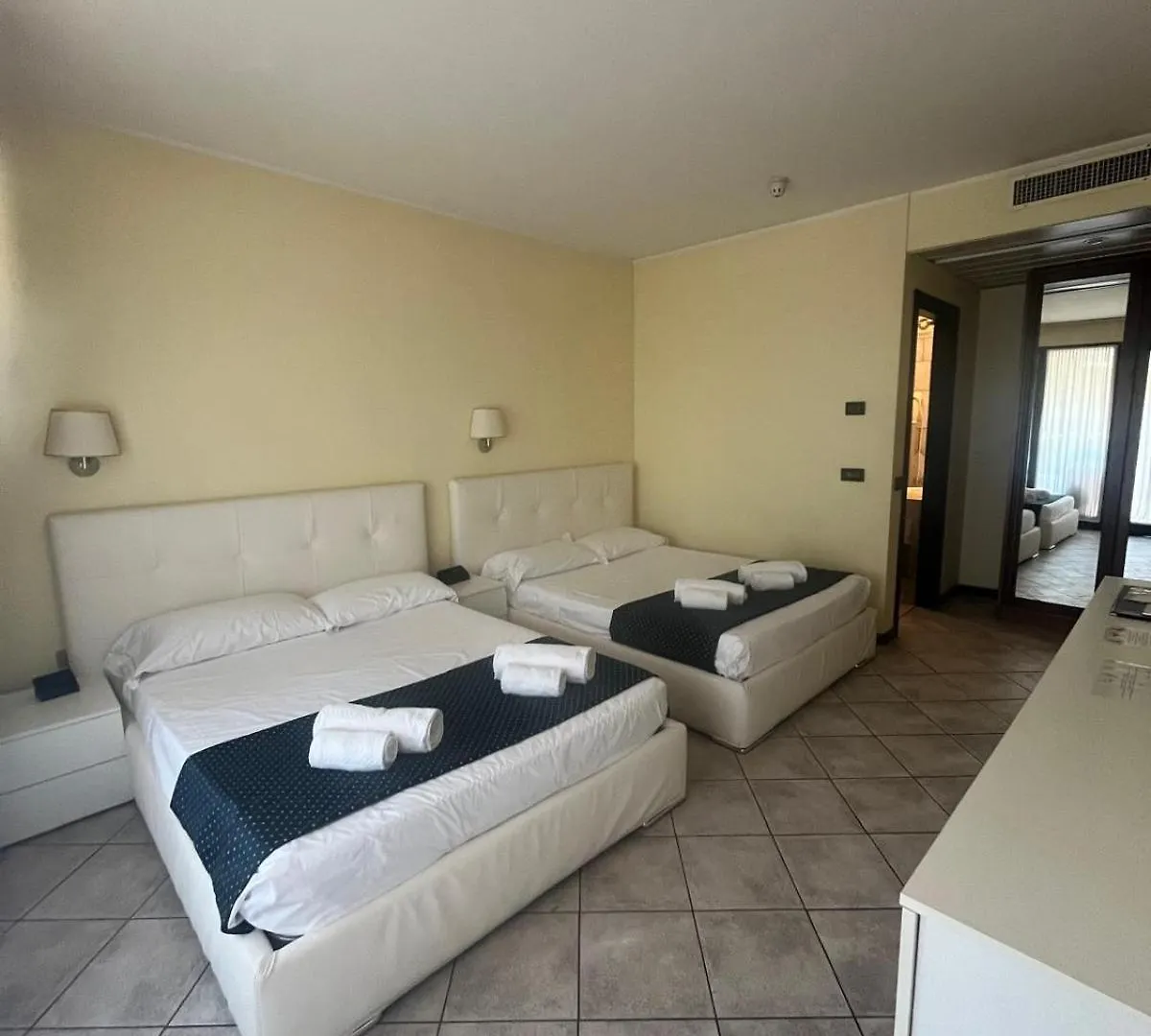 Yachting Hotel Mistral Sirmione 3*,